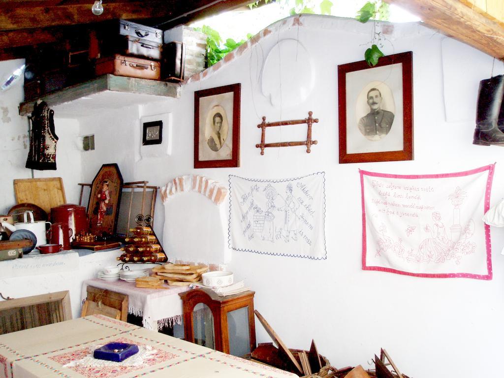 Penzion A Restauracia Toldi Galanta Exterior foto